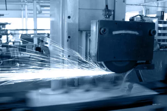 L'entreprise dispose d'une technologie et d'équipements avancés.